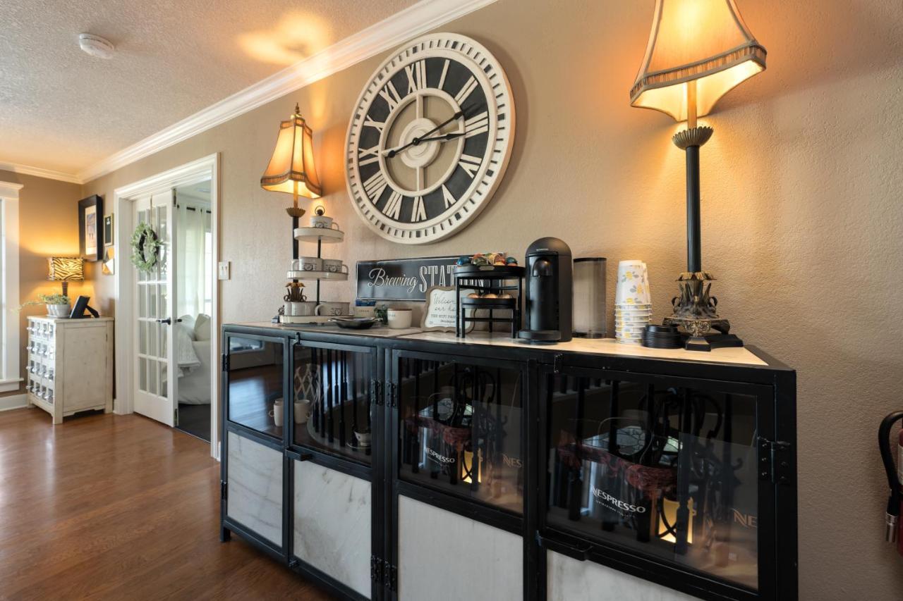 The Plantation House Boutique Inn Pflugerville Exterior photo